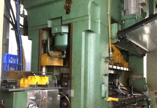 伺(ci)服送料机的运用