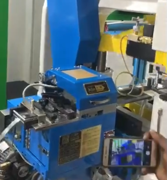 明勖冲床配久(jiu)谐夹式送料机在印度展(zhan)会冲压现场