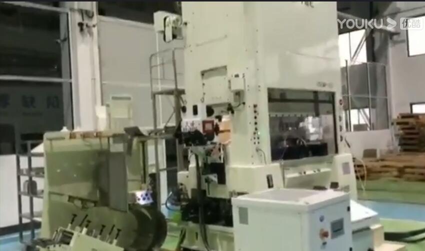 高速双伺服送(song)料机(ji)冲压视频