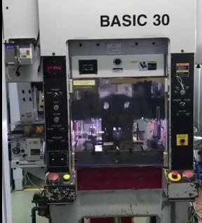 高速夹式送料(liao)机冲(chong)压视(shi)频