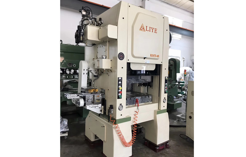 影响冲压送料机的送料精(jing)度有(you)哪(na)些因数造成?