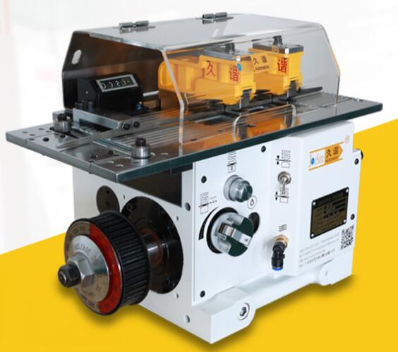 送料(liao)机的卷(juan)料钢带(dai)材料打滑的原因有哪些？